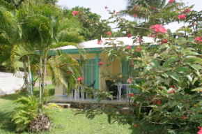 Bungalow-Hotel Sucrerie du Compt&eacute;/ Aussenansicht Bungalow